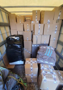 camión cargado de muebles empaquetados para mudanza en vilanova