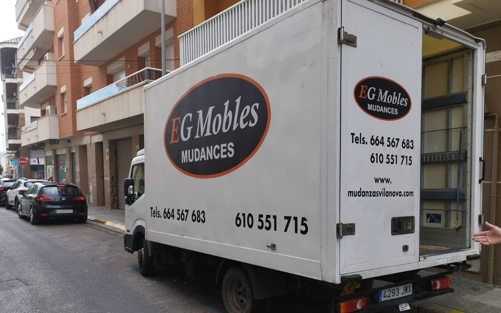 vaciado de pisos, camión de mudanzas en vilanova de la empresa egmobles
